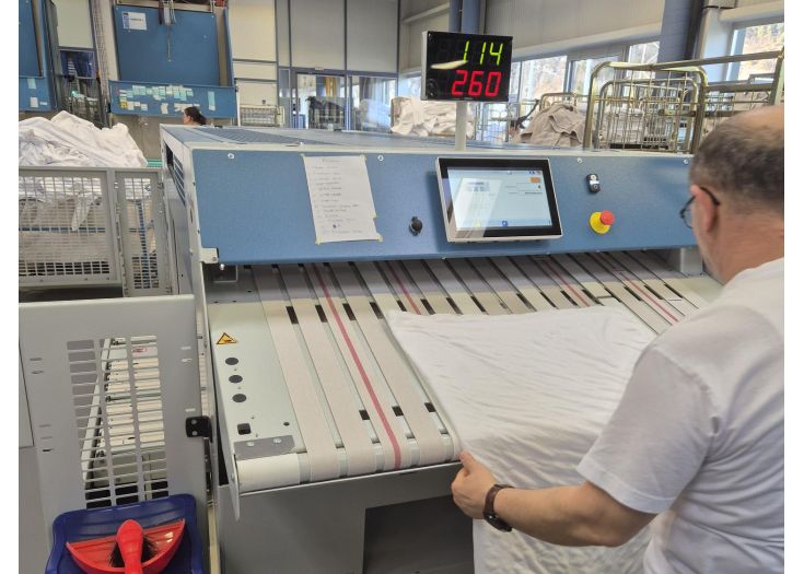 Neue Faltmaschine von Kannegiesser